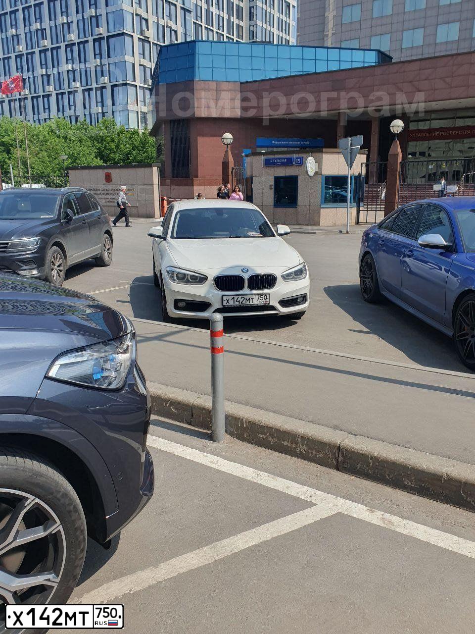 Фото автомобиля BMW SERIE 1, 2015 — госномер Х142МТ750. Цвет: БЕЛЫЙ