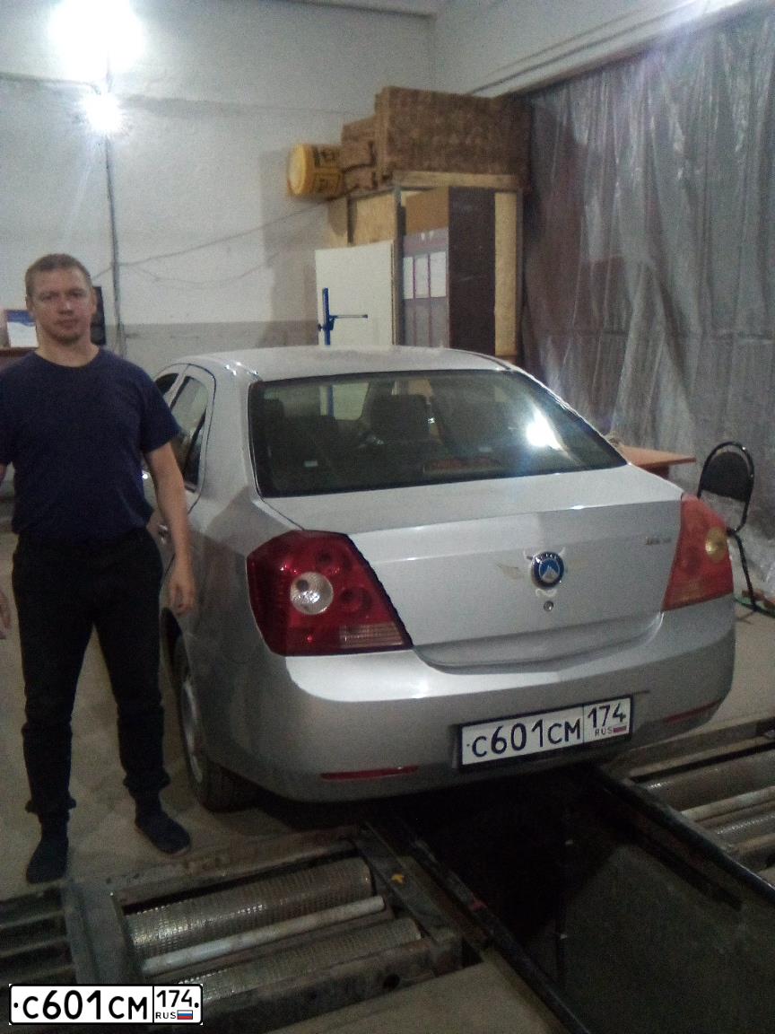 Фото автомобиля GEELY MK, 2013 — госномер М766ЕМ702. Цвет: СЕРЕБРО