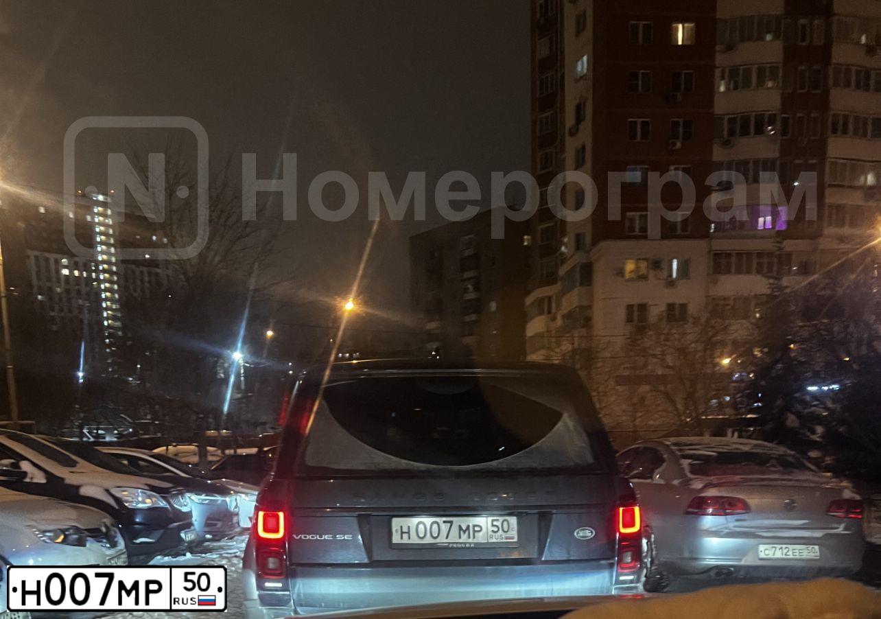 Фото автомобиля LAND ROVER RANGE ROVER, 2021 — госномер Н007МР50. Цвет: ЧЕРНЫЙ