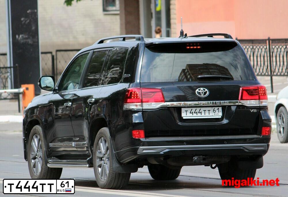 Фото автомобиля TOYOTA LANDCRUISER 200, 2009 — госномер Т444ТТ61. Цвет: ЧЕРНЫЙ