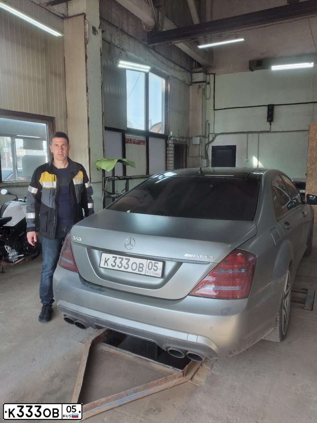 Фото автомобиля MERCEDES S-KLASSE, 2009 — госномер А003АА26. Цвет: ЧЕРНЫЙ
