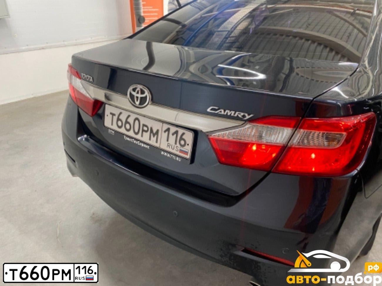 Фото автомобиля TOYOTA CAMRY, 2013 — госномер М555НУ702. Цвет: Темно-серый металлик