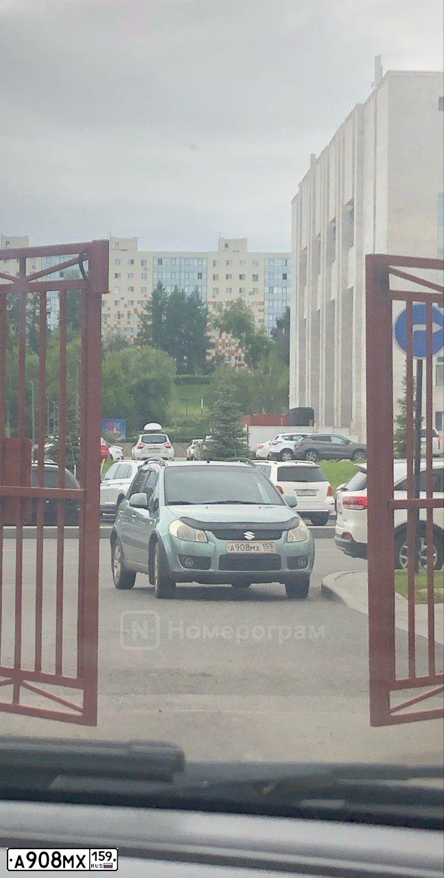 Фото автомобиля SUZUKI SX 4, 2011 — госномер А908МХ159. Цвет: ЗЕЛЕНЫЙ