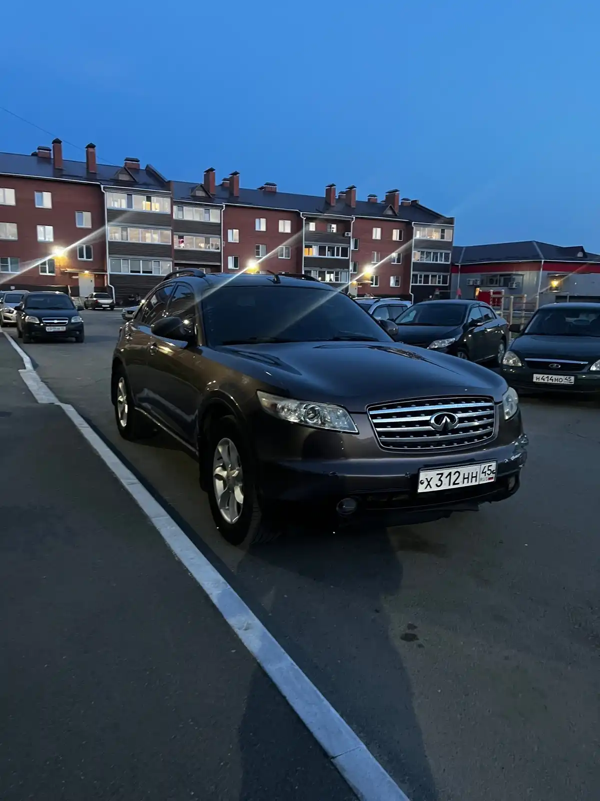 Фото автомобиля INFINITI I QX70 FX, 2003 — госномер Х312НН45. Цвет: Коричневый