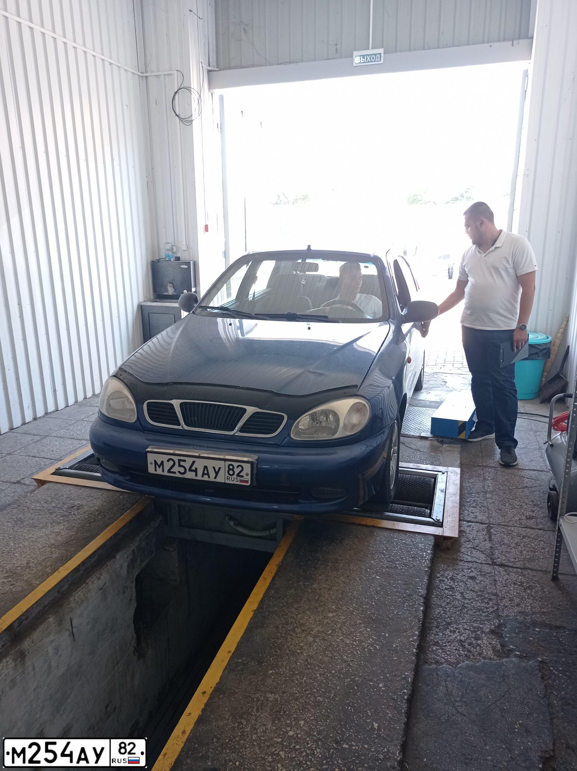 Фото автомобиля ZAZ Z CHANCE, 2010 — госномер М254АУ82. Цвет: синий