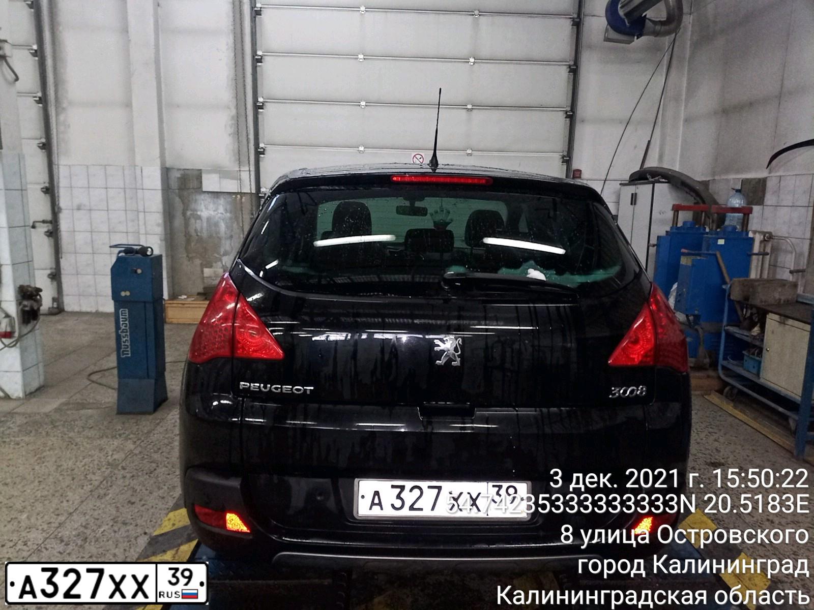 Фото автомобиля PEUGEOT 3008, 2011 — госномер А327ХХ39. Цвет: ЧЕРНЫЙ