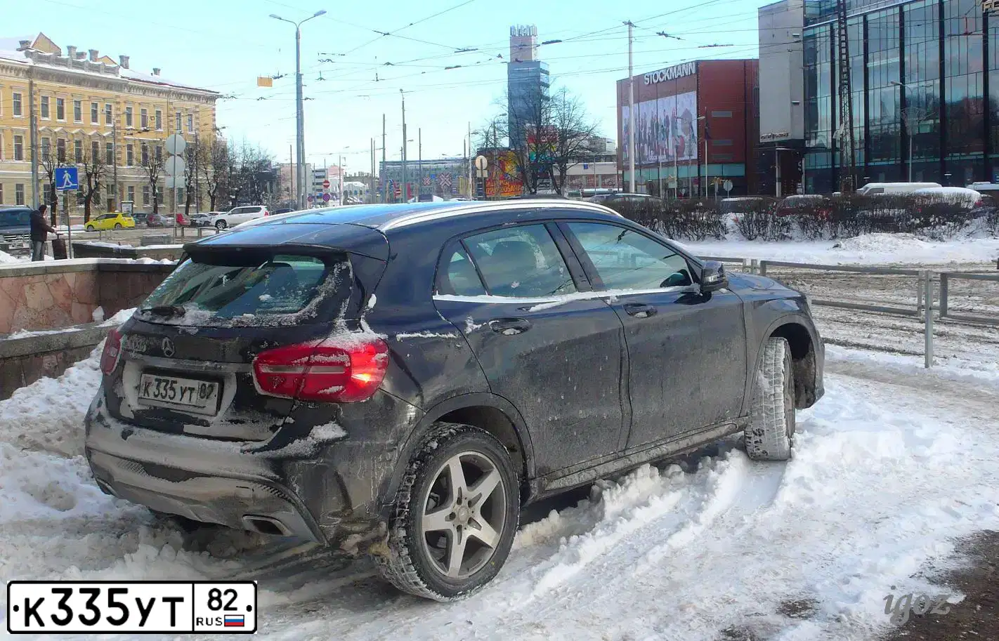 Фото автомобиля MERCEDES GLA-KLASSE, 2016 — госномер К335УТ82. Цвет: ЧЕРНЫЙ