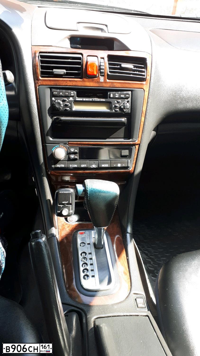 Фото автомобиля NISSАN МАХIМА QХ 2.0 SЕ, 2002 — госномер М286ВН26. Цвет: серебристый