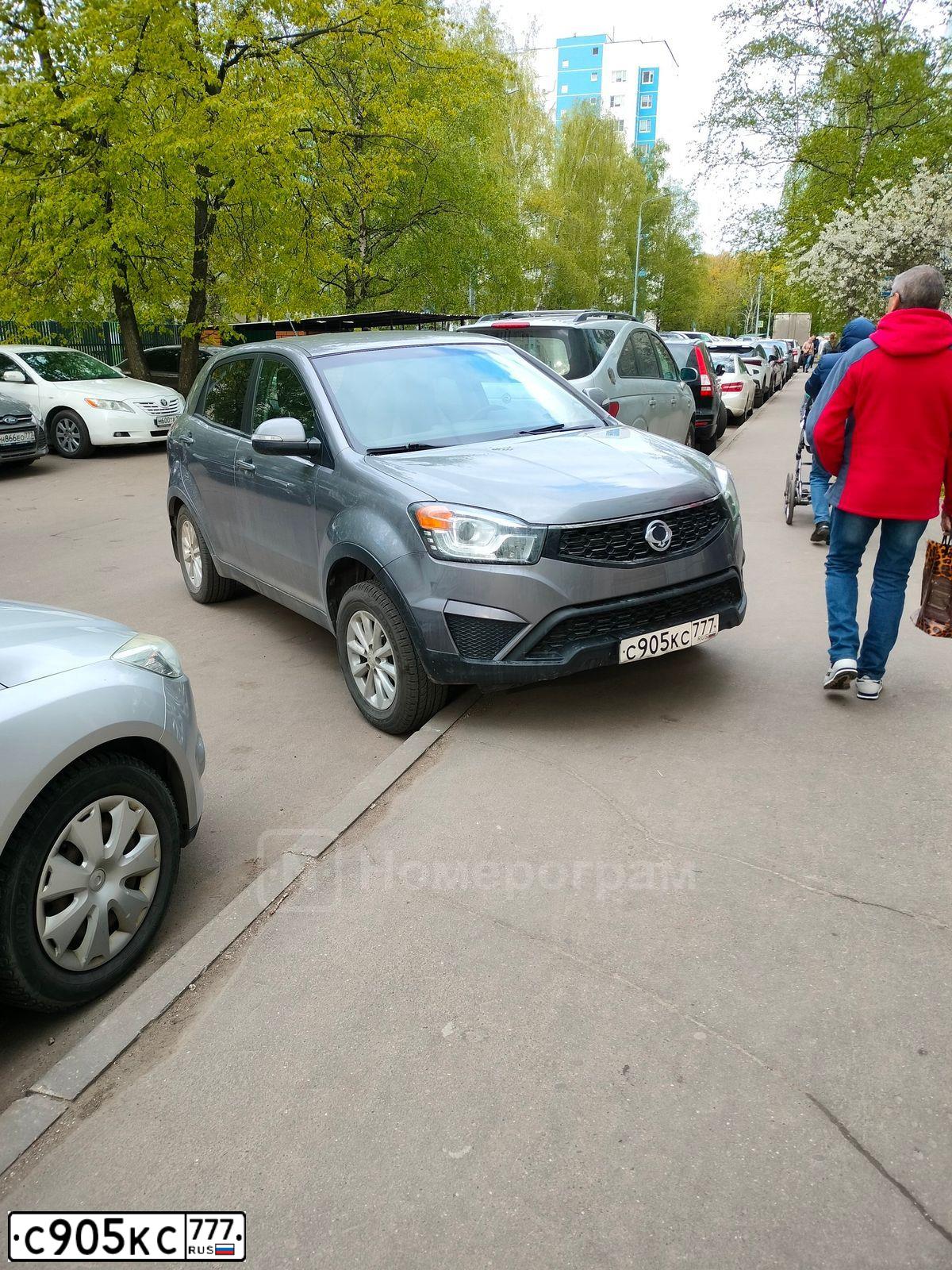 Фото автомобиля SSANGYONG ACTYON, 2014 — госномер С905КС777. Цвет: СЕРЫЙ