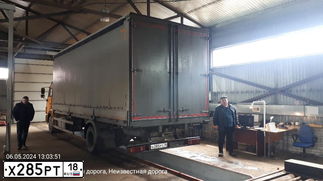 Фото автомобиля KAMAZ 4308 /4X2/, 2019 — госномер Х285РТ18. Цвет: ЖЕЛТЫЙ