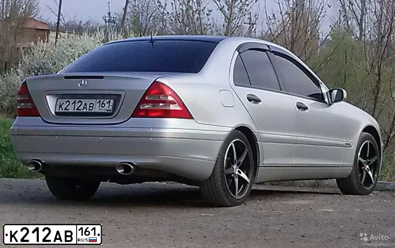 Фото автомобиля MERCEDES C-KLASSE, 2002 — госномер К212АВ161. Цвет: СЕРЕБРИСТЫЙ
