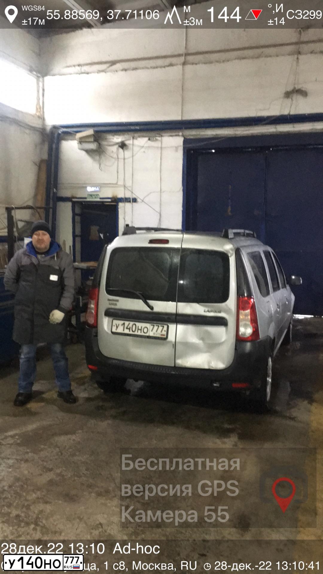 Фото автомобиля LADA LARGUS, 2015 — госномер Р519КР196. Цвет: СЕРЫЙ