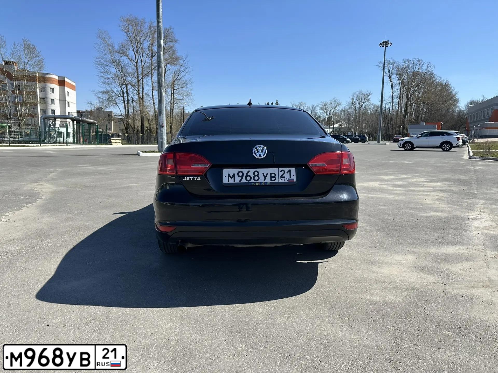 Фото автомобиля VOLKSWAGEN JETTA, 2013 — госномер М968УВ21. Цвет: ЧЕРНЫЙ