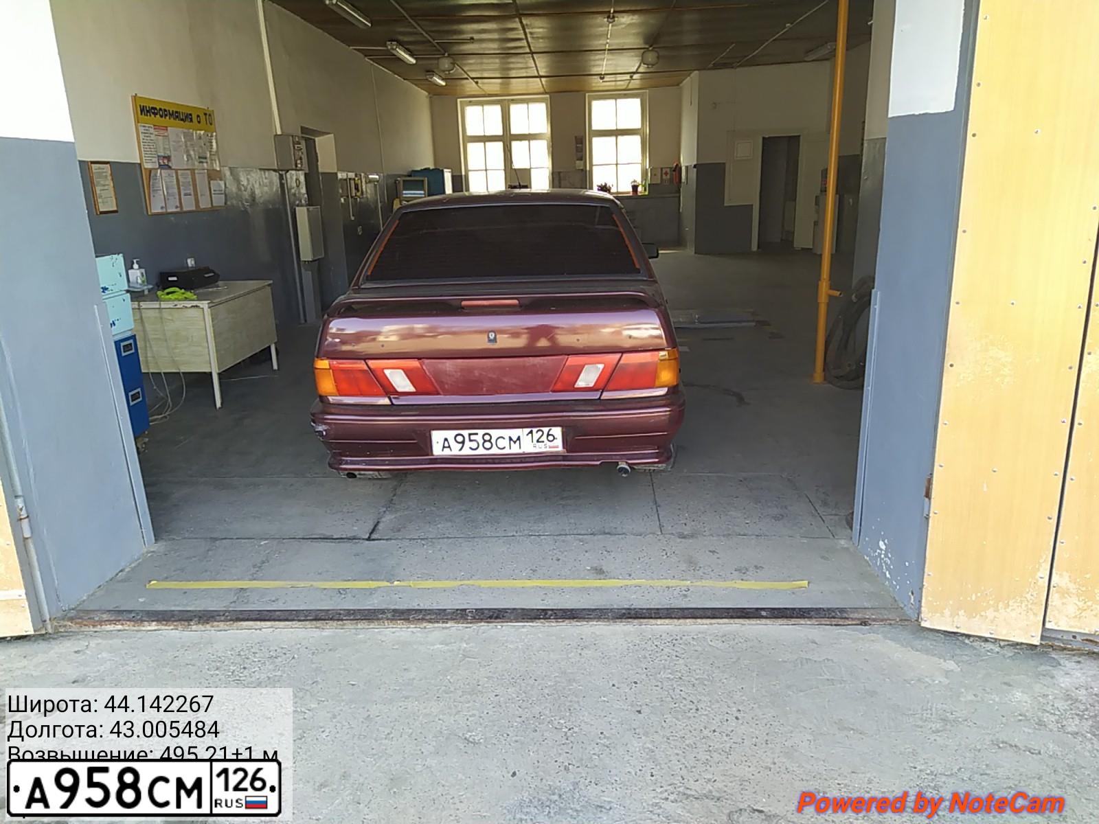 Фото автомобиля LADA 2115 SAMARA, 2001 — госномер А958СМ126. Цвет: Красный