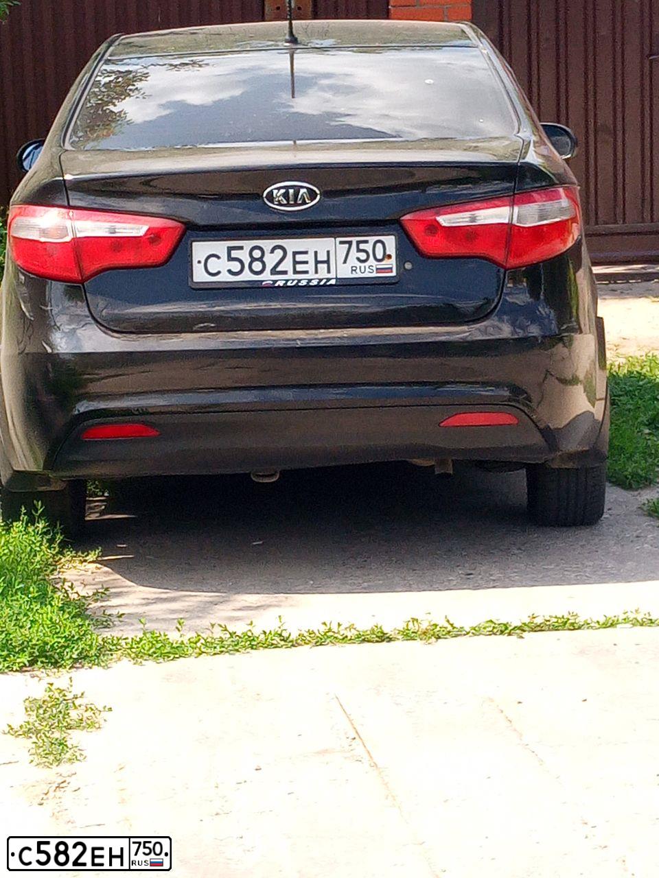 Фото автомобиля KIA RIO, 2014 — госномер Т022АВ05. Цвет: ЧЕРНЫЙ