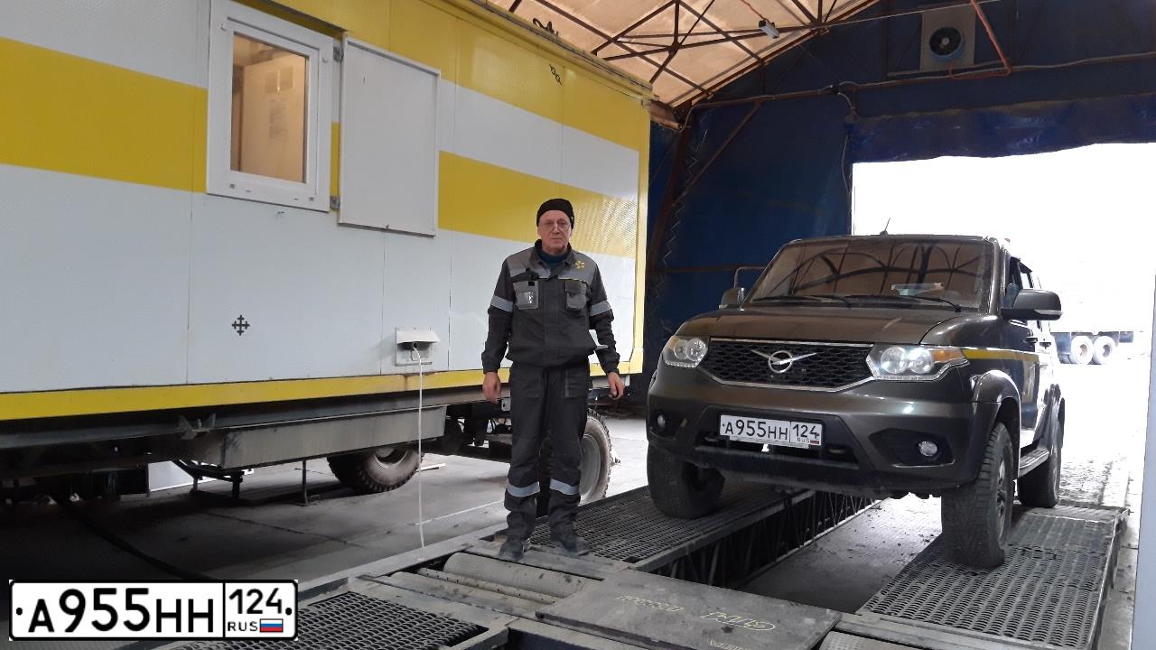 Фото автомобиля UAZ 3163 PATRIOT, 2017 — госномер А955НН124. Цвет: Коричнево-Серый Металлик