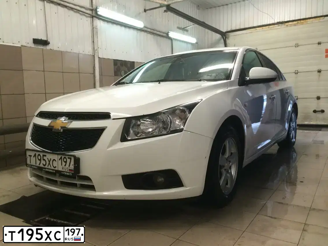 Фото автомобиля CHEVROLET CRUZE, 2012 — госномер С402АВ750. Цвет: БЕЛЫЙ