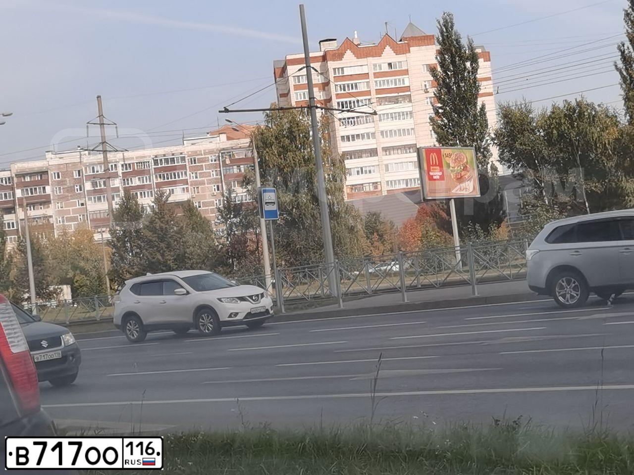 Фото автомобиля VOLKSWAGEN TOUAREG, 2012 — госномер Е694ХТ702. Цвет: Белый