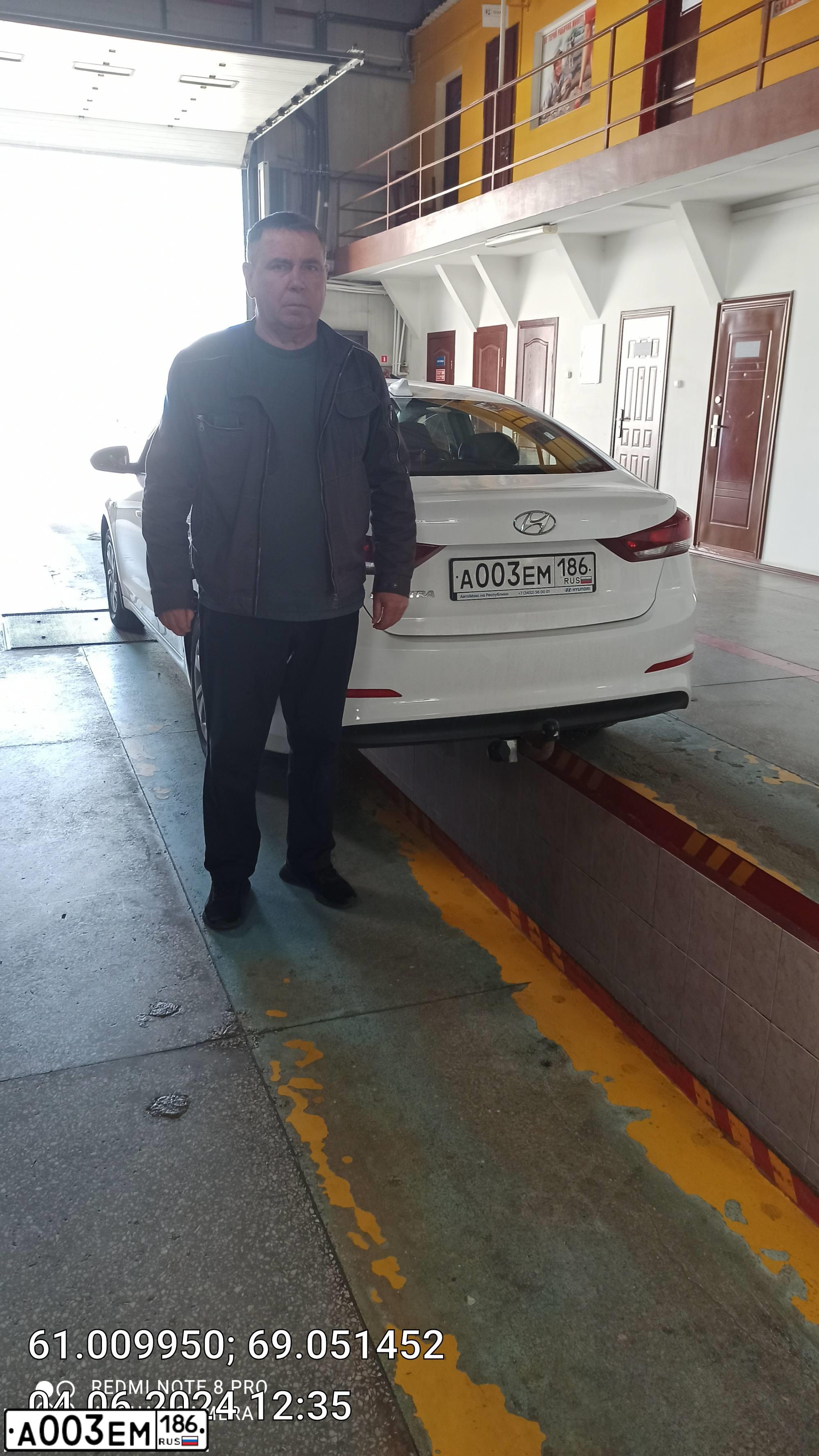 Фото автомобиля HYUNDAI SOLARIS, 2013 — госномер А176ХК186. Цвет: БЕЛЫЙ