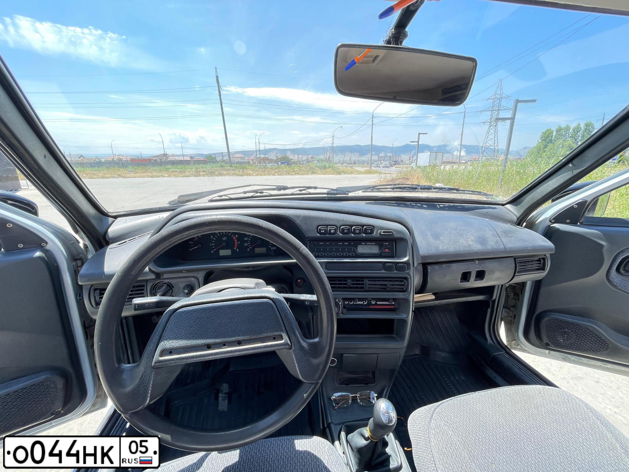 Фото автомобиля LADA 2114 SAMARA, 2007 — госномер О044НК05. Цвет: Серебристо-желто-голубой