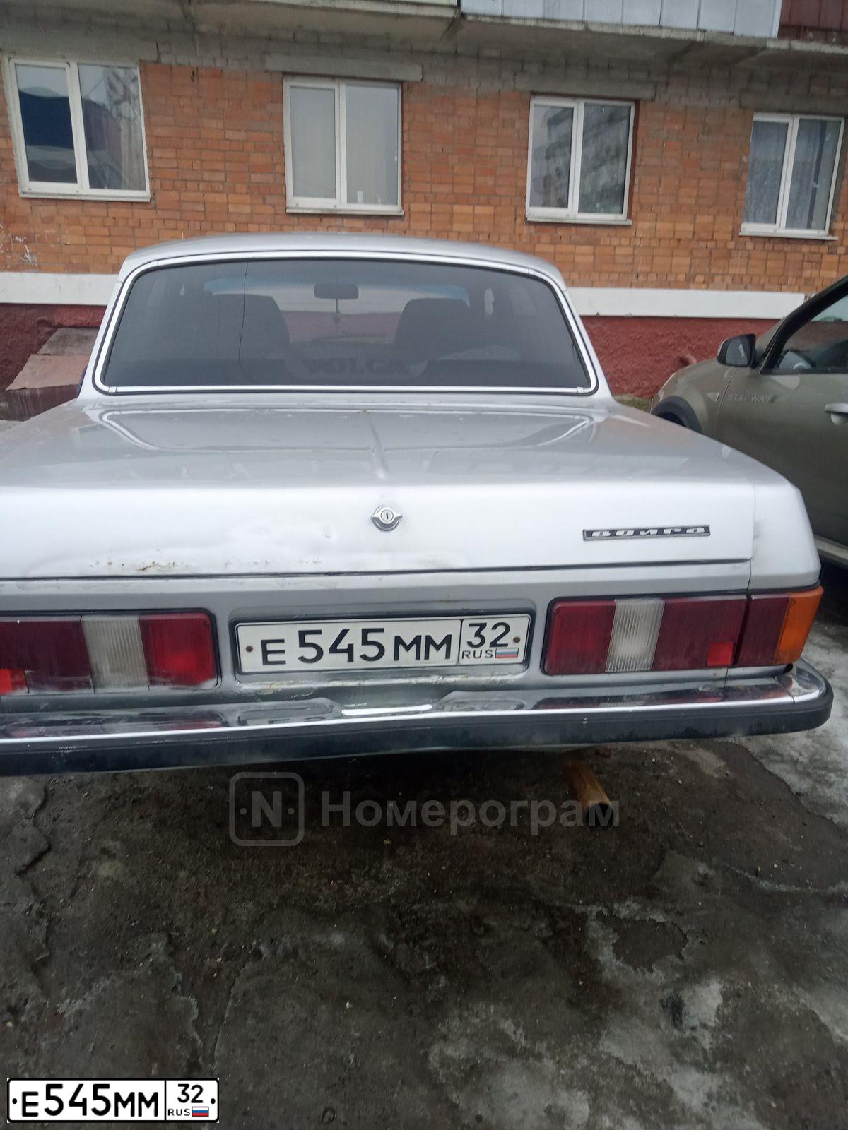 Фото автомобиля GAZ 3102 WOLGA, 2002 — госномер Е545ММ32. Цвет: БУРАН