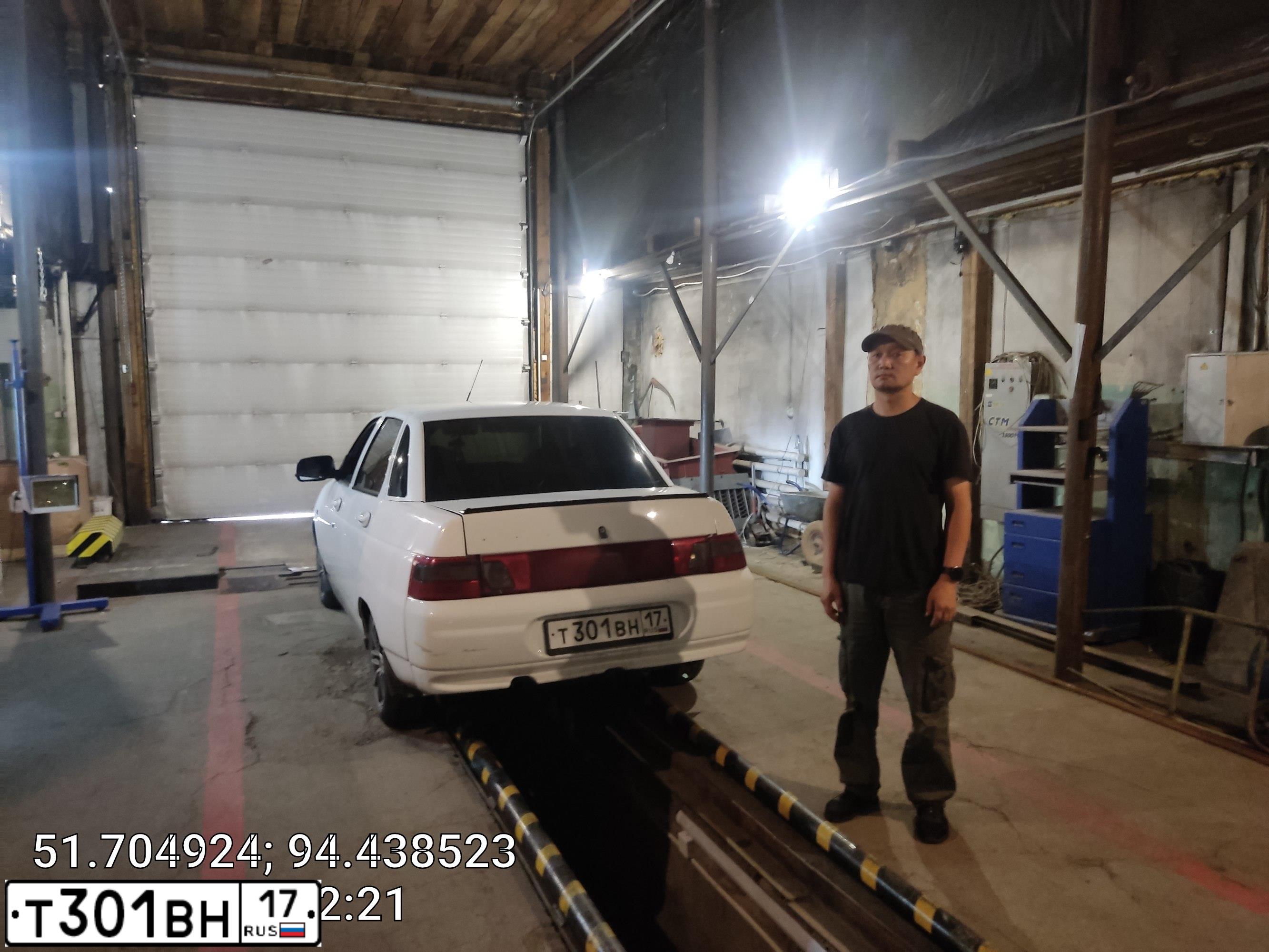 Фото автомобиля BOGDAN 2110/2111, 2012 — госномер Е765ВМ17. Цвет: Белый