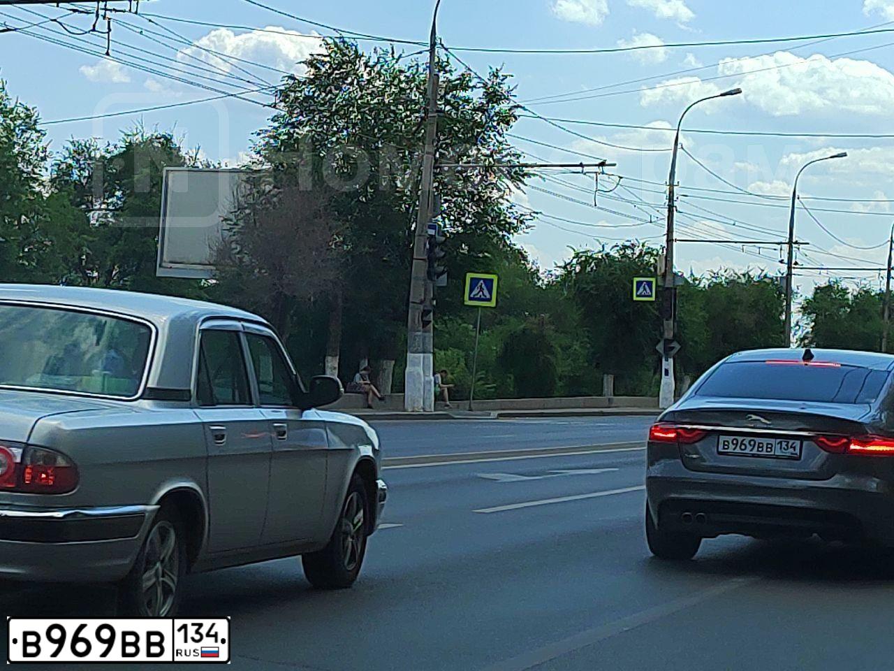 Фото автомобиля LADA 2107, 2004 — госномер В969ВВ134. Цвет: ЯРКО БЕЛЫЙ