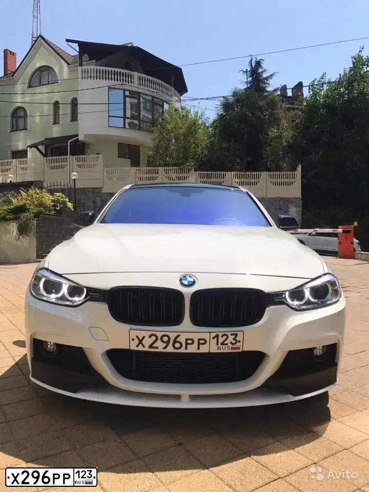 Фото автомобиля BMW 320I, 2013 — госномер У140ВЕ58. Цвет: Белый