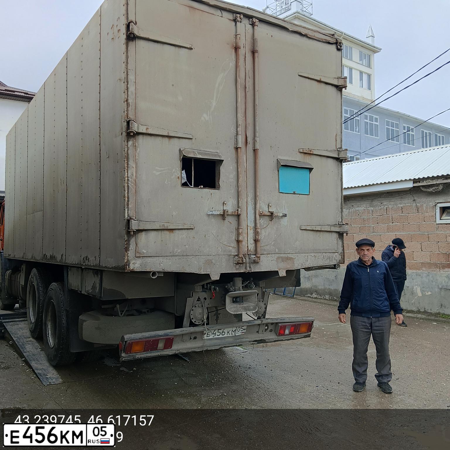 Фото автомобиля KAMAZ Z 5320 6X4, 1992 — госномер Е456КМ05. Цвет: ОРАНЖЕВЫЙ