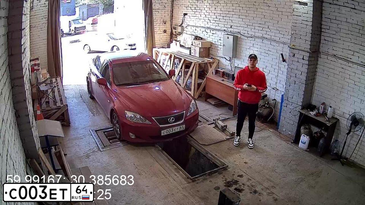 Фото автомобиля LEXUS IS, 2007 — госномер С777НК98. Цвет: Красный