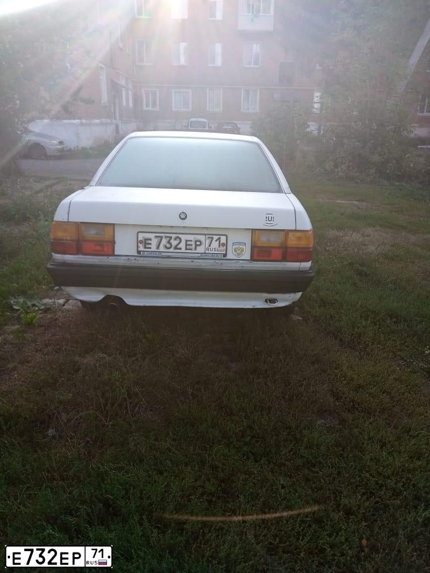 Фото автомобиля AUDI 100, 1987 — госномер Е732ЕР71. Цвет: БЕЛЫЙ