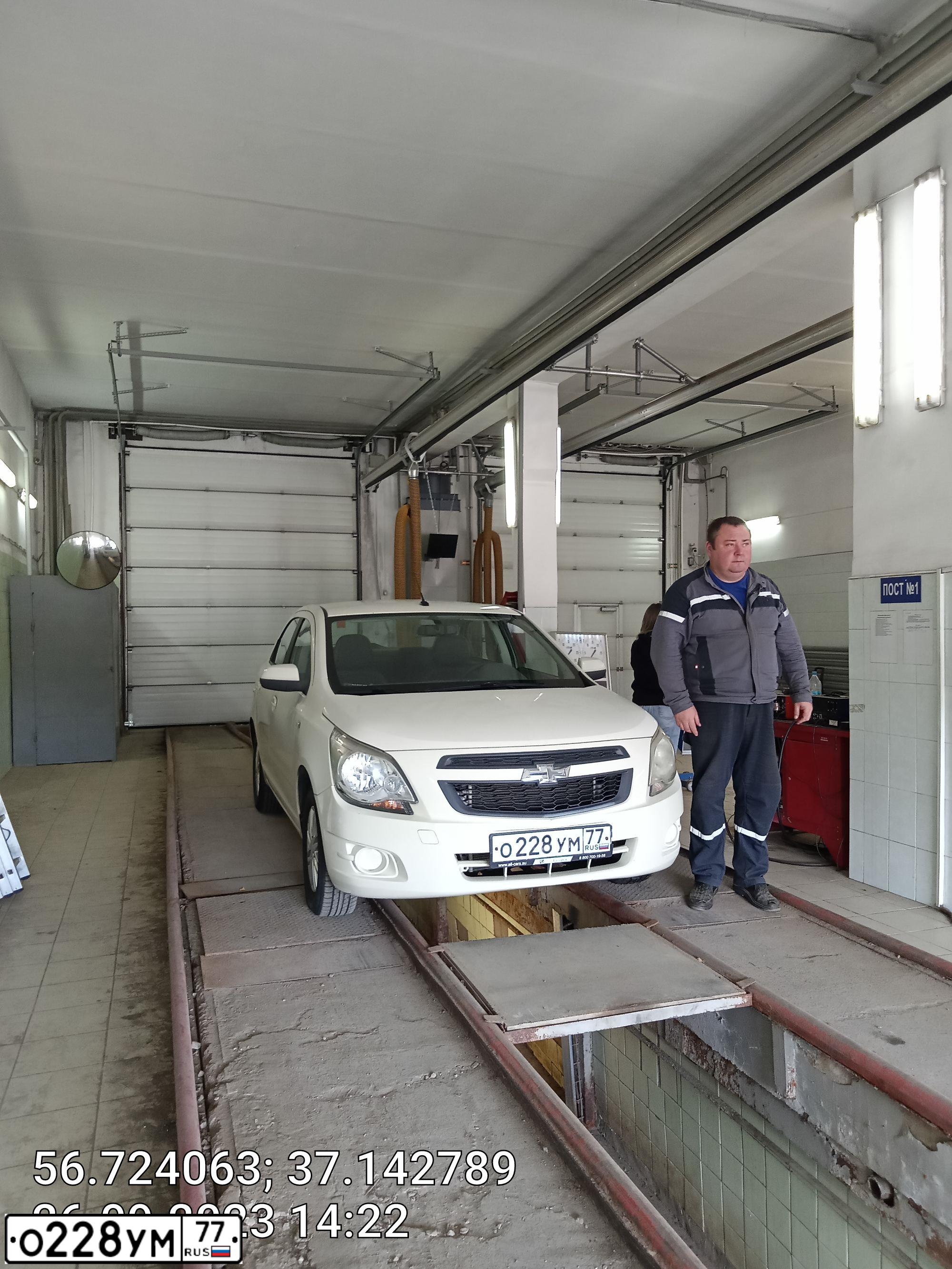 Фото автомобиля CHEVROLET COBALT, 2013 — госномер Е126ТВ790. Цвет: БЕЖЕВЫЙ