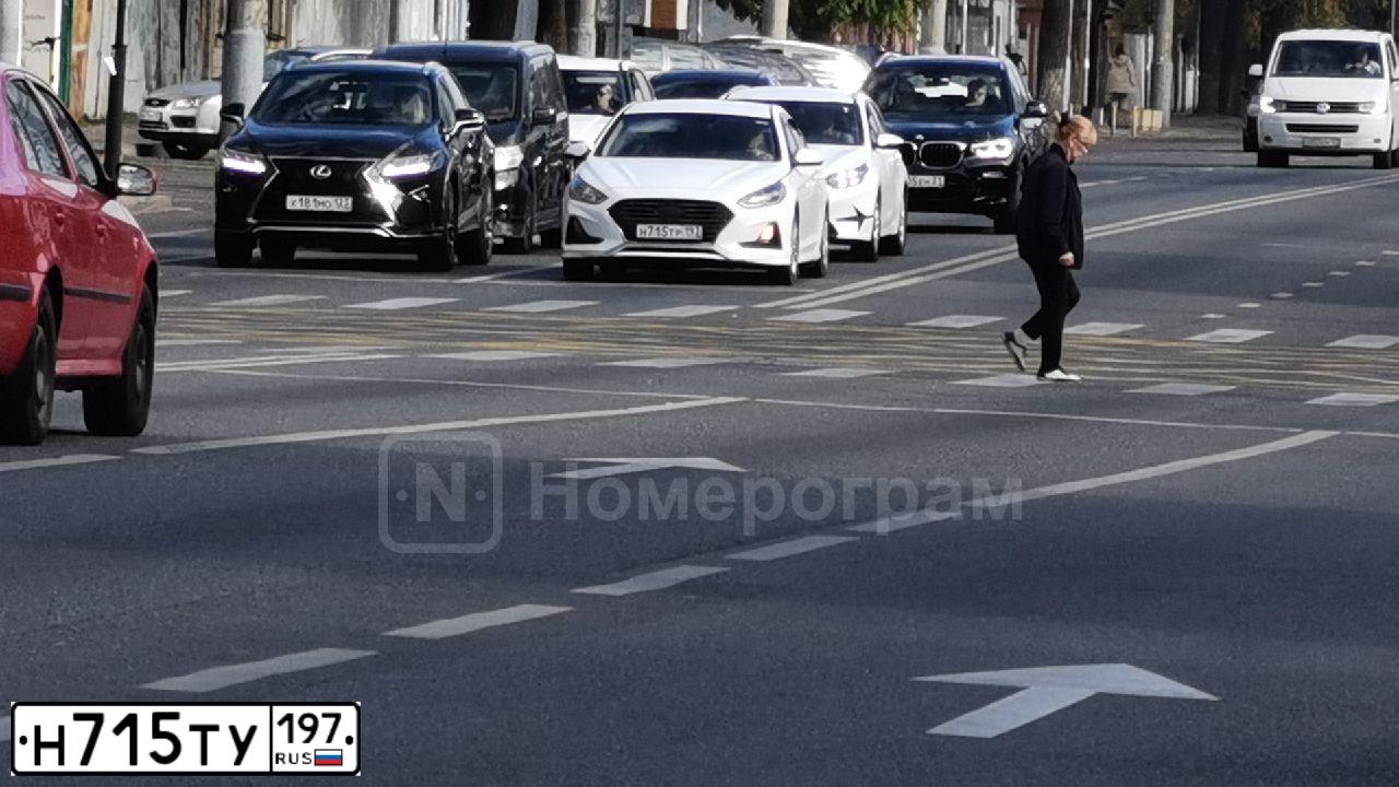 Фото автомобиля FORD FIESTA / ASPIRE, 2011 — госномер С601ХР777. Цвет: МАЛИНОВЫЙ