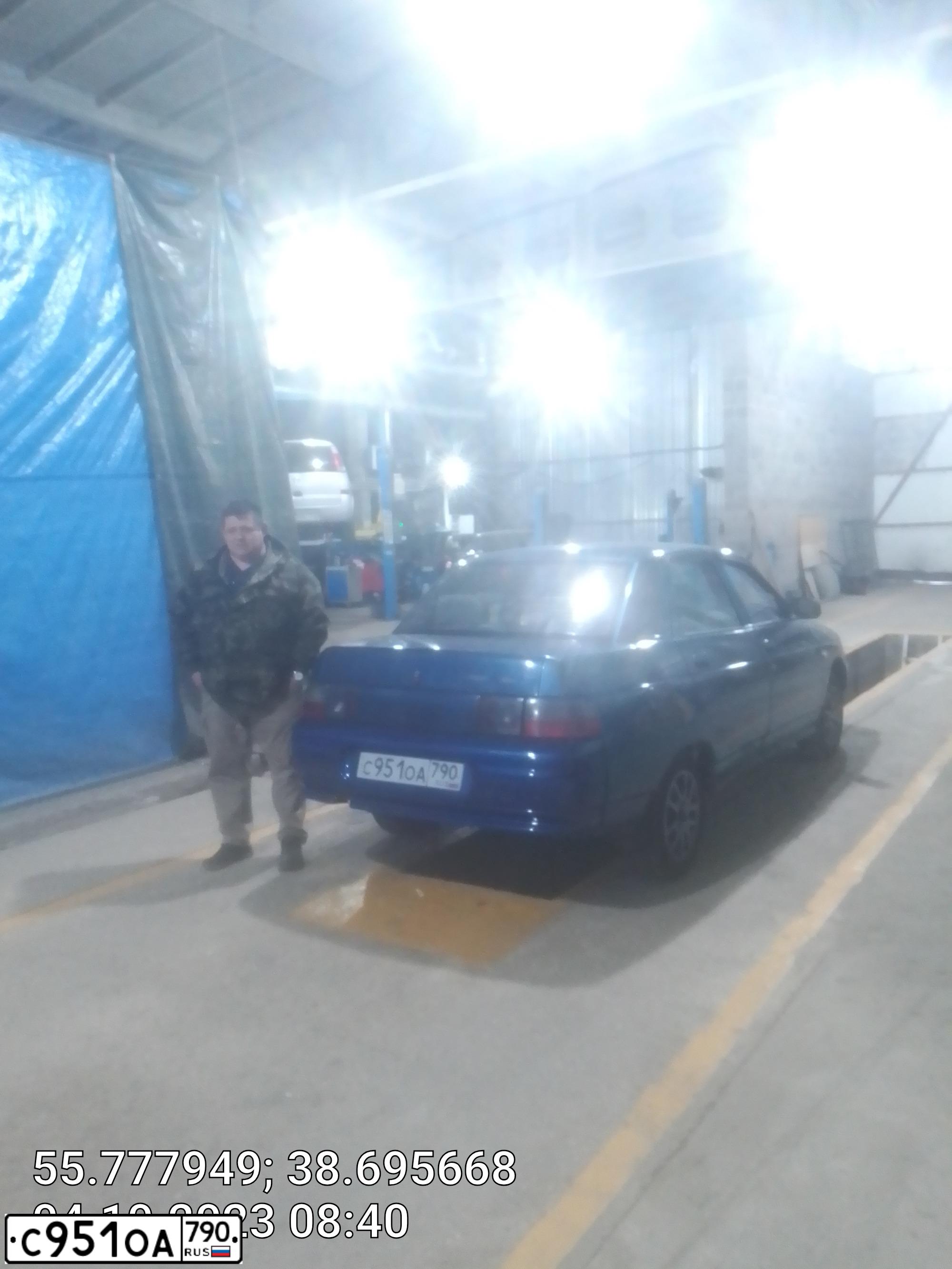 Фото автомобиля LADA 2110, 2004 — госномер В140ОР750. Цвет: синий