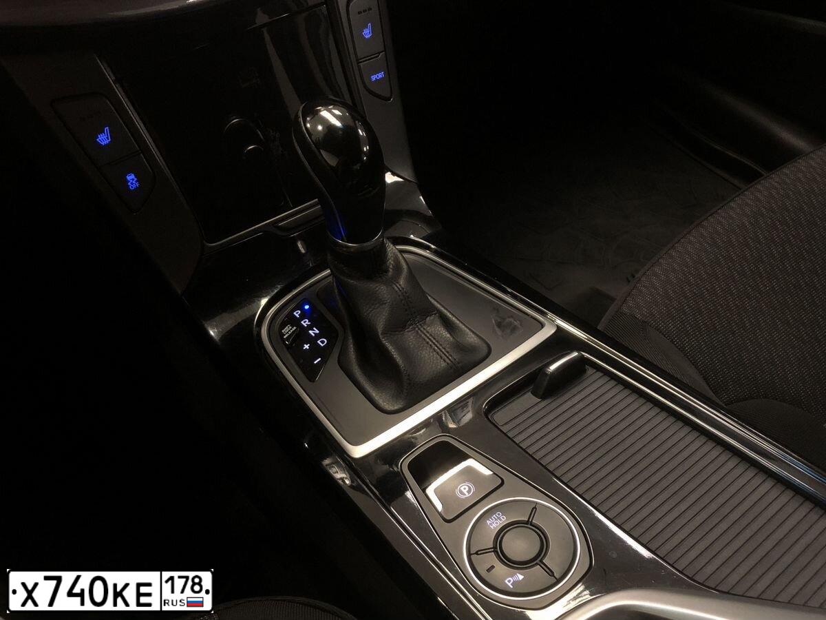 Фото автомобиля HYUNDAI I40, 2011 — госномер М389СВ178. Цвет: Серый