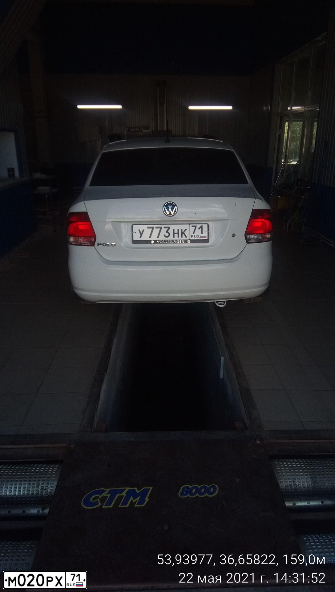 Фото автомобиля VOLKSWAGEN POLO, 2015 — госномер М020РХ71. Цвет: Белый