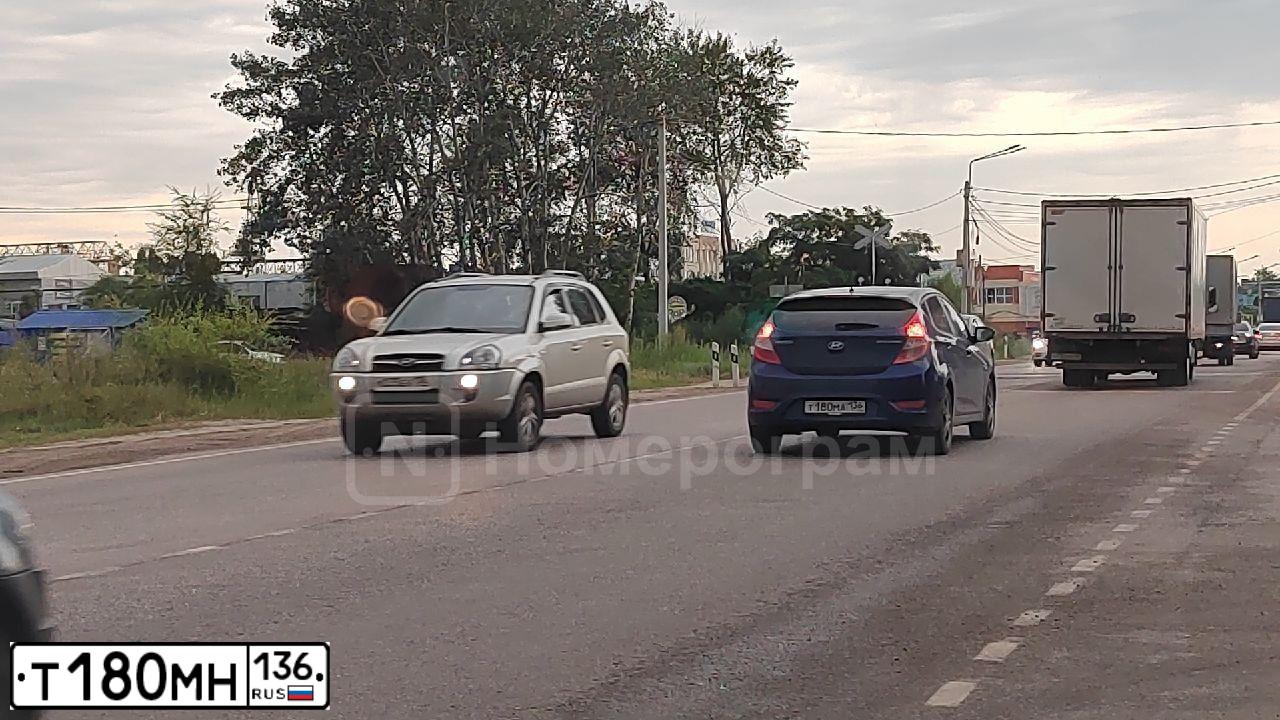 Фото автомобиля MITSUBISHI LANCER, 2008 — госномер Т180МН136. Цвет: БЕЖЕВЫЙ