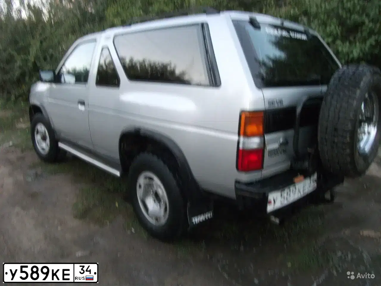 Фото автомобиля NISSAN TERRANO, 1988 — госномер У589КЕ34. Цвет: СЕРЫЙ