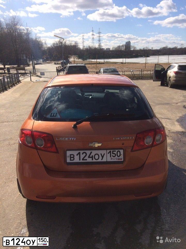 Фото автомобиля CHEVROLET LACETTI, 2007 — госномер В124ОУ150. Цвет: Оранжевый