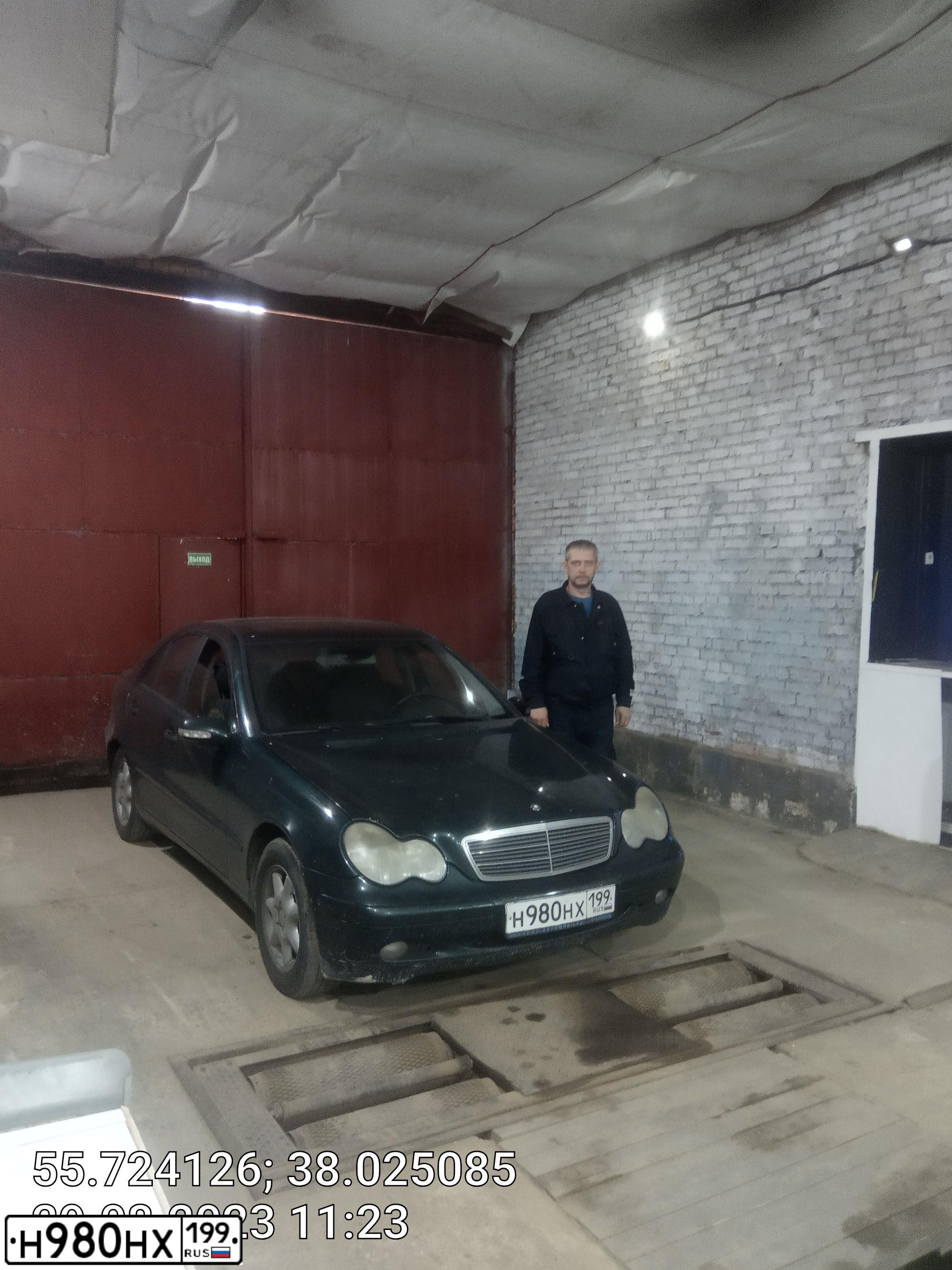 Фото автомобиля MERCEDES C-KLASSE, 2001 — госномер С926РЕ790. Цвет: Темно-зеленый