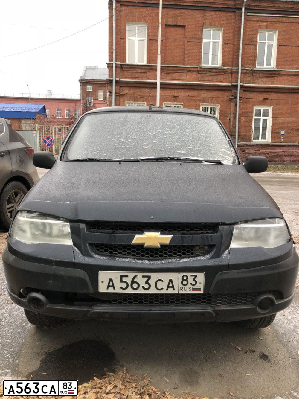 Фото автомобиля CHEVROLET NIVA, 2007 — госномер А563СА83. Цвет: Черно-синий металлик