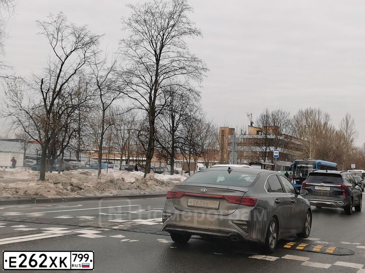 Фото автомобиля KIA CERATO, 2019 — госномер В703УУ198. Цвет: СЕРЫЙ