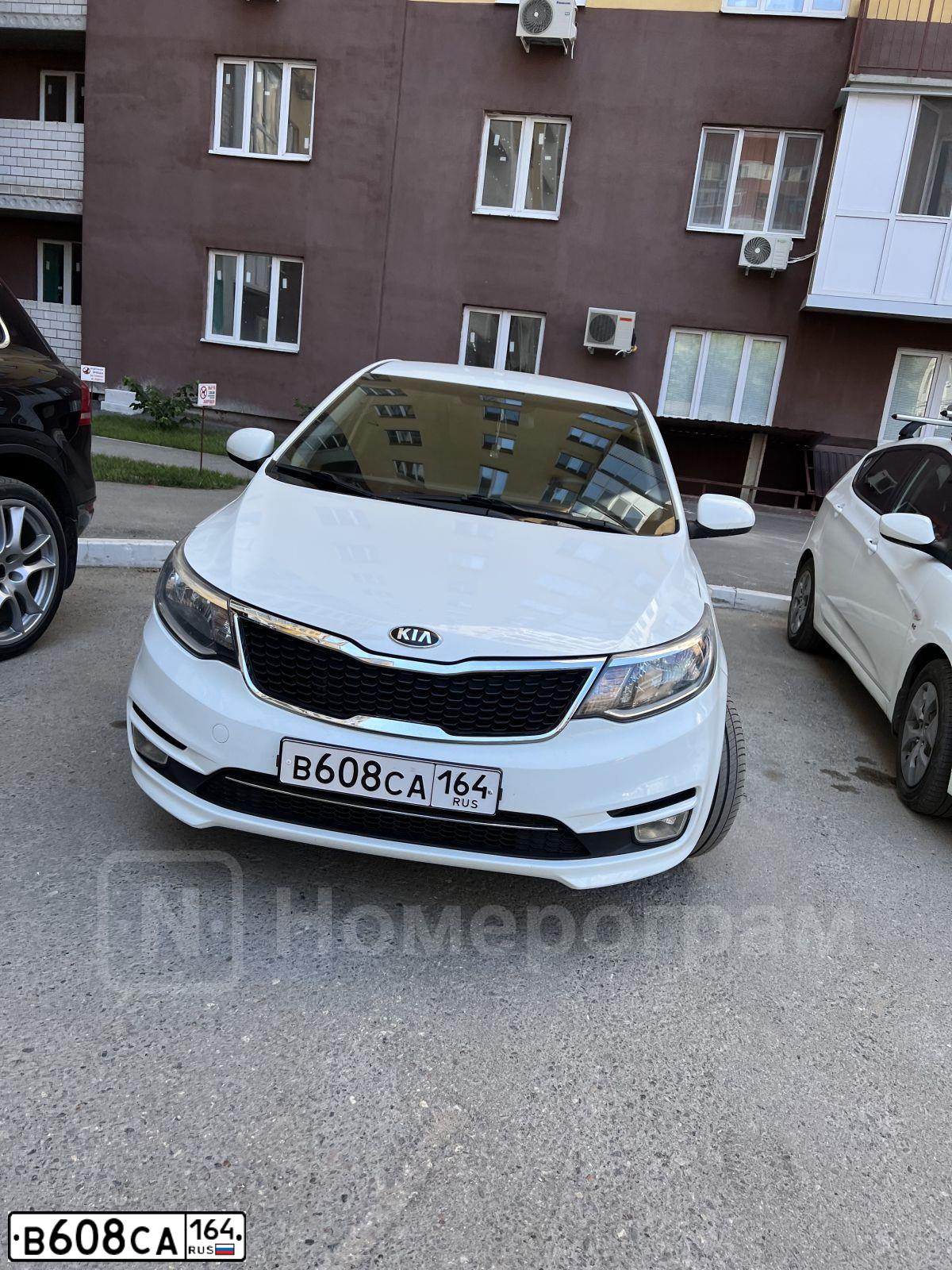 Фото автомобиля KIA RIO, 2015 — госномер В608СА164. Цвет: БЕЛЫЙ