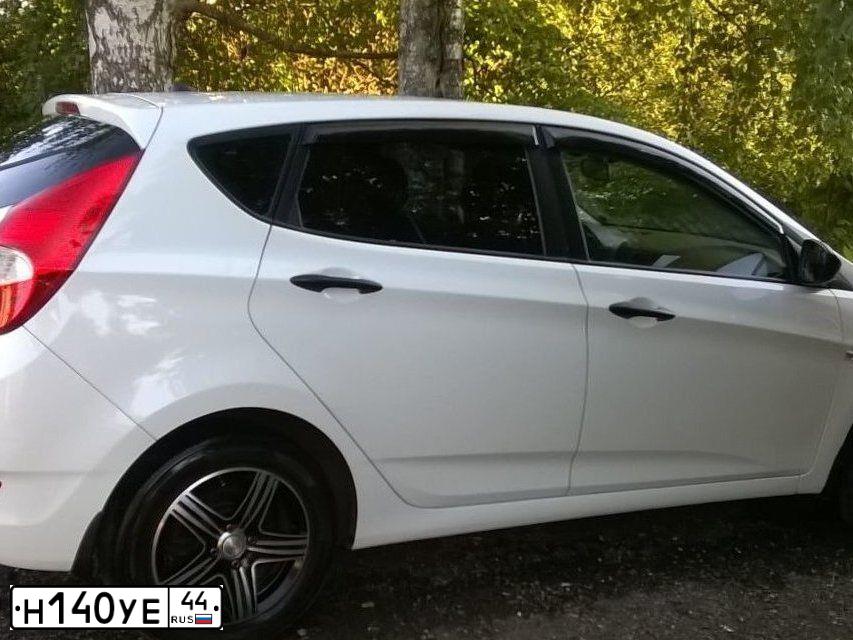 Фото автомобиля HYUNDAI SOLARIS, 2011 — госномер Т696ТХ33. Цвет: Белый