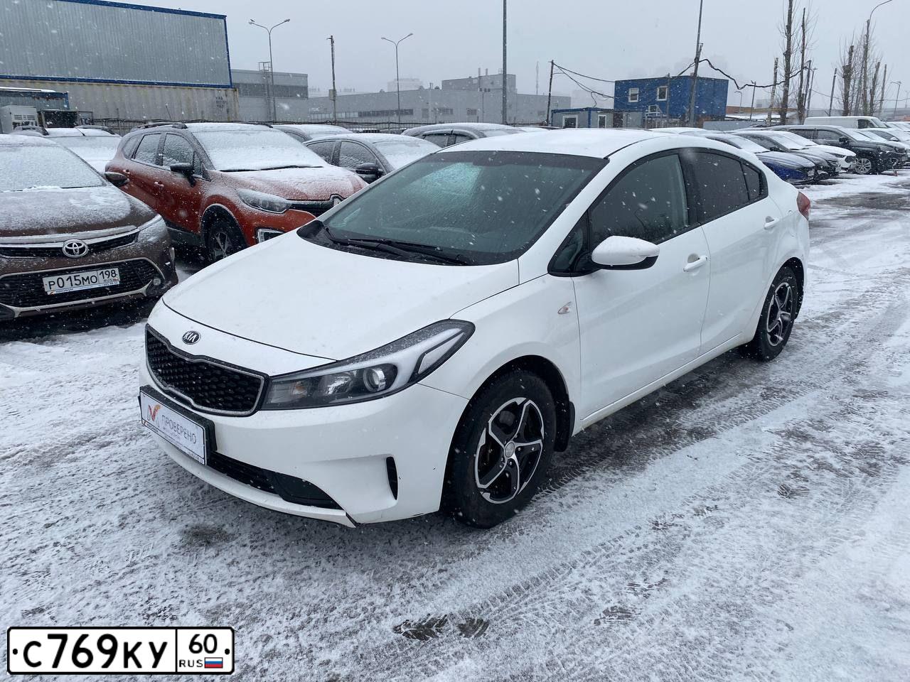 Фото автомобиля KIA CERATO, 2018 — госномер С769КУ60. Цвет: БЕЛЫЙ