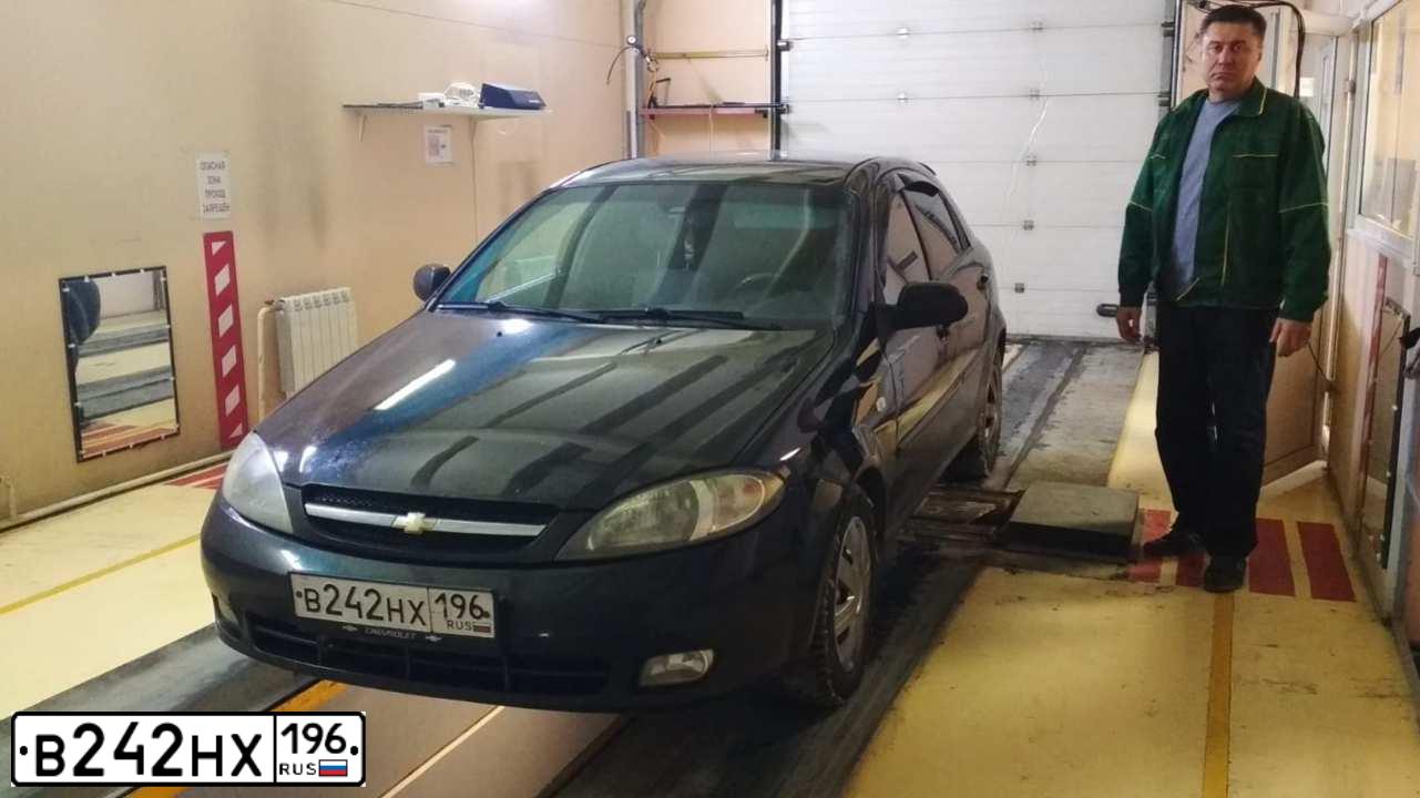 Фото автомобиля CHEVROLET LACETTI, 2007 — госномер К816ТХ96. Цвет: ЧЕРНЫЙ