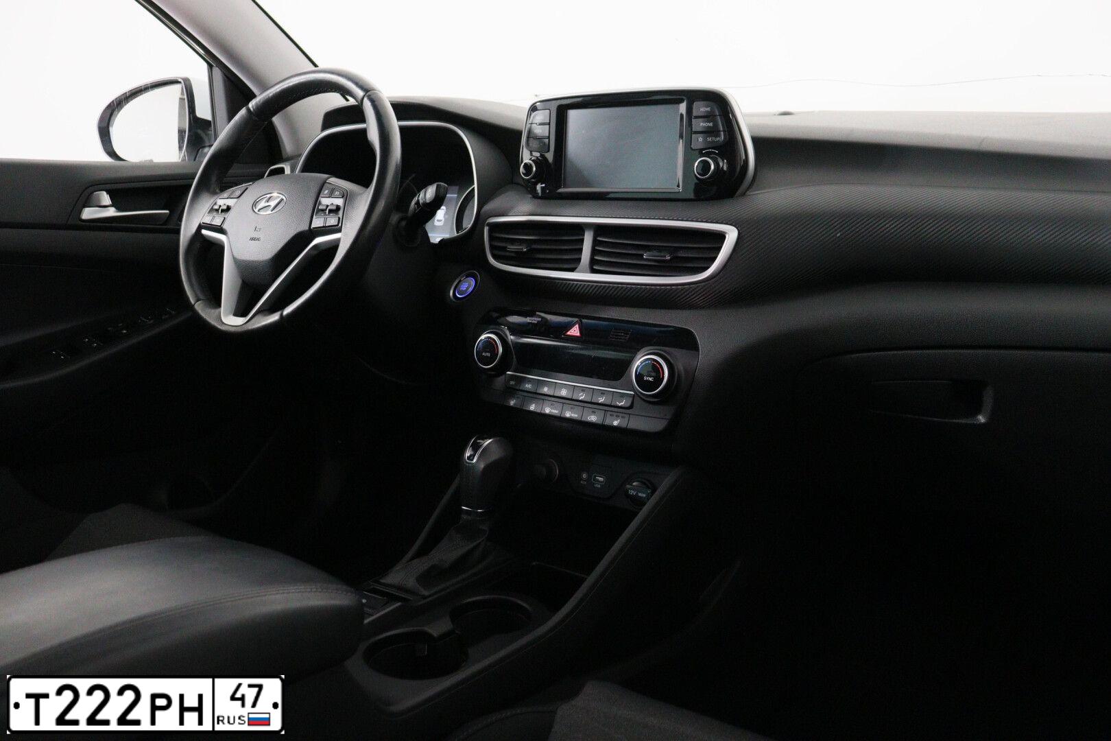 Фото автомобиля AUDI Q3, 2013 — госномер В897КТ198. Цвет: Белый