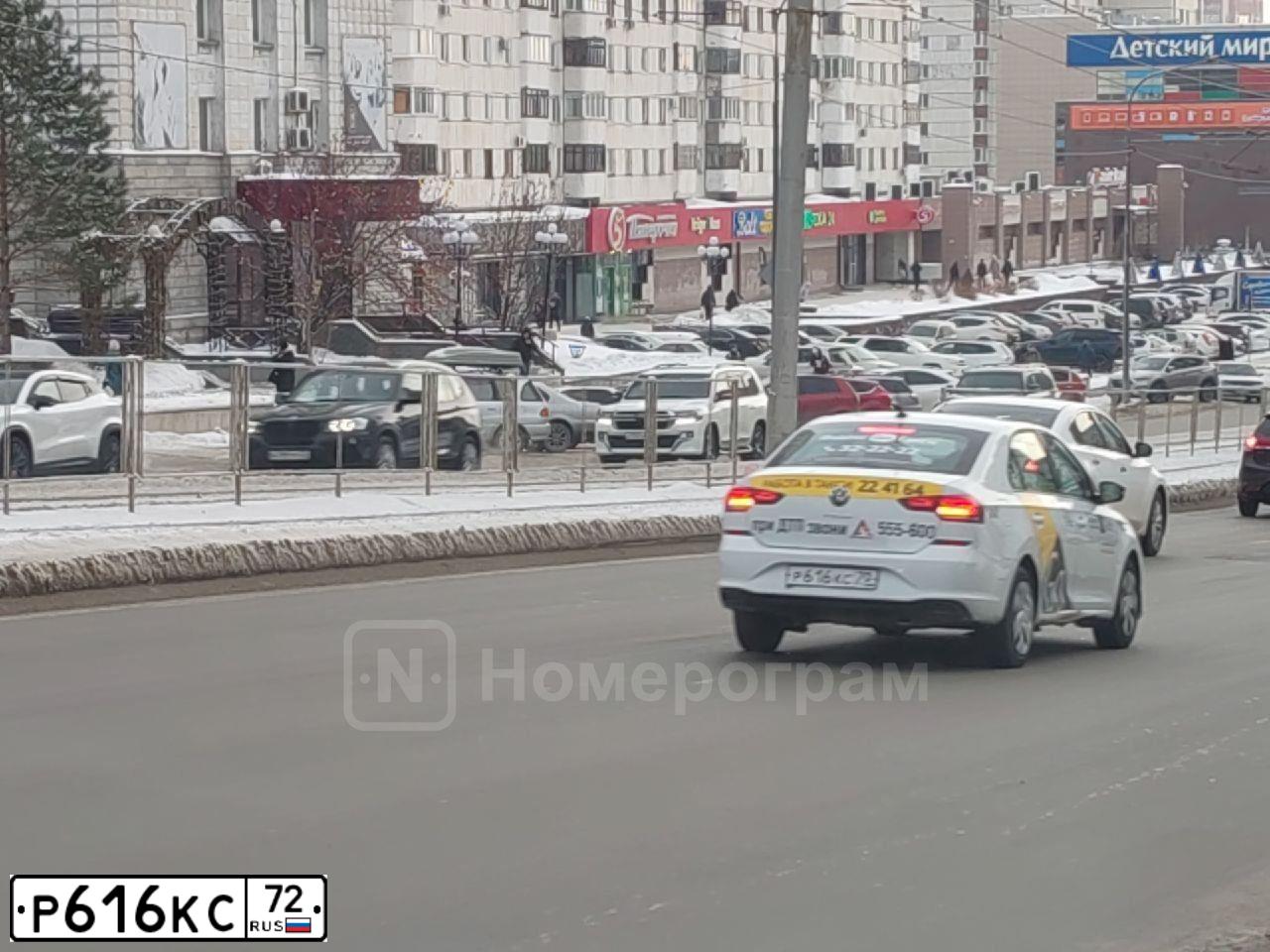 Фото автомобиля TOYOTA COROLLA, 2006 — госномер Р616КС72. Цвет: Темно-зеленый