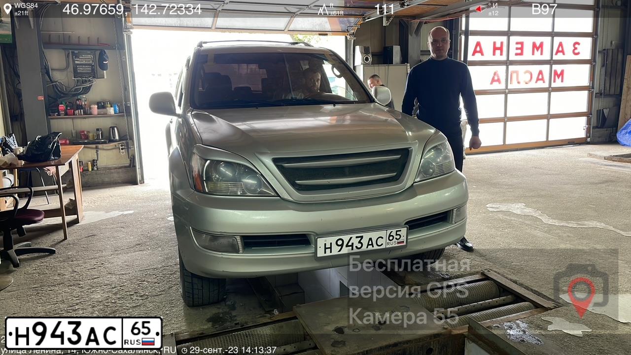 Фото автомобиля LEXUS GX470, 2003 — госномер Н537ОЕ65. Цвет: СЕРЫЙ
