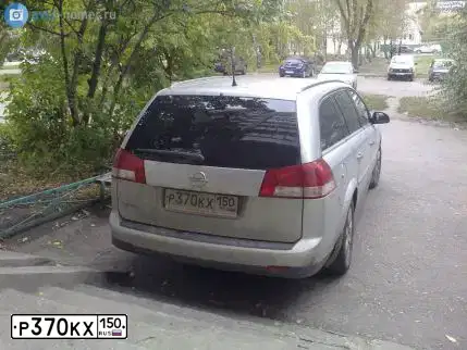 Фото автомобиля OPEL VECTRA, 2007 — госномер Р370КХ150. Цвет: СЕРЕБРИСТЫЙ